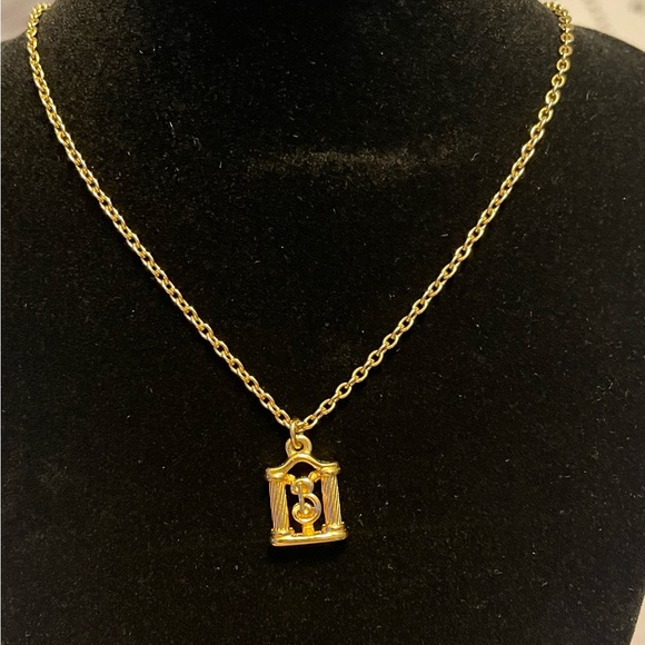 Elegant Burberry Gold Metal Necklace - Picture 1 of 3